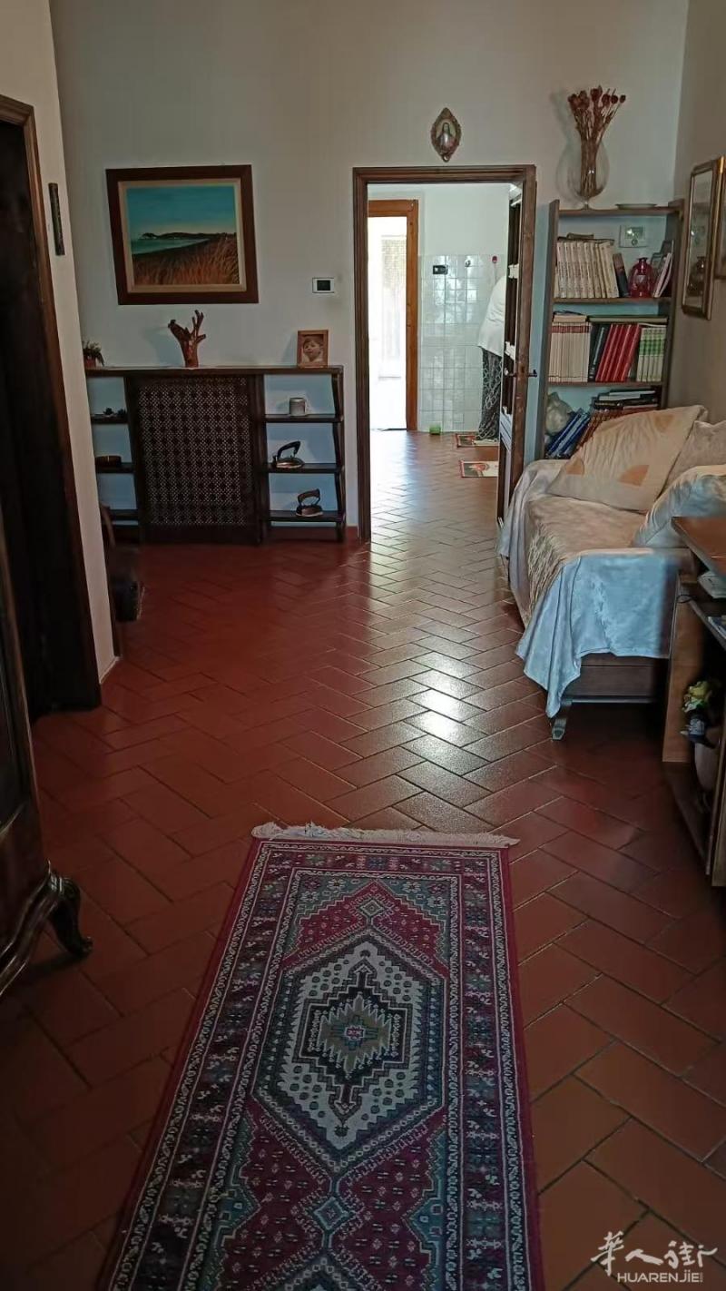 prato市grignano区现出售一个落地房两卫三房前后两院