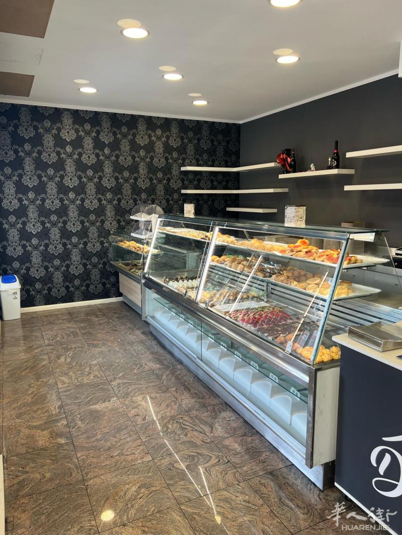 出租店铺/出售设备 位于罗马PRENESTINA 主街 PASTICCERIA 甜品店 有 LABORATORIO