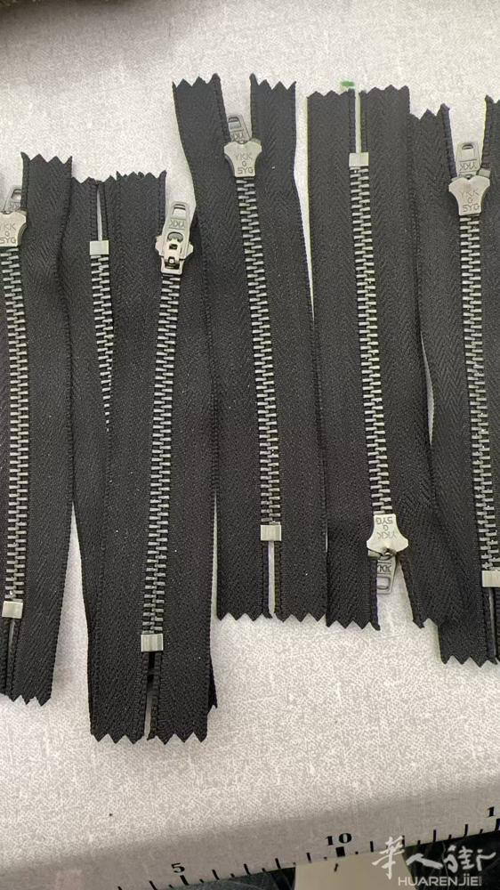 大量出售ykk衣服拉链