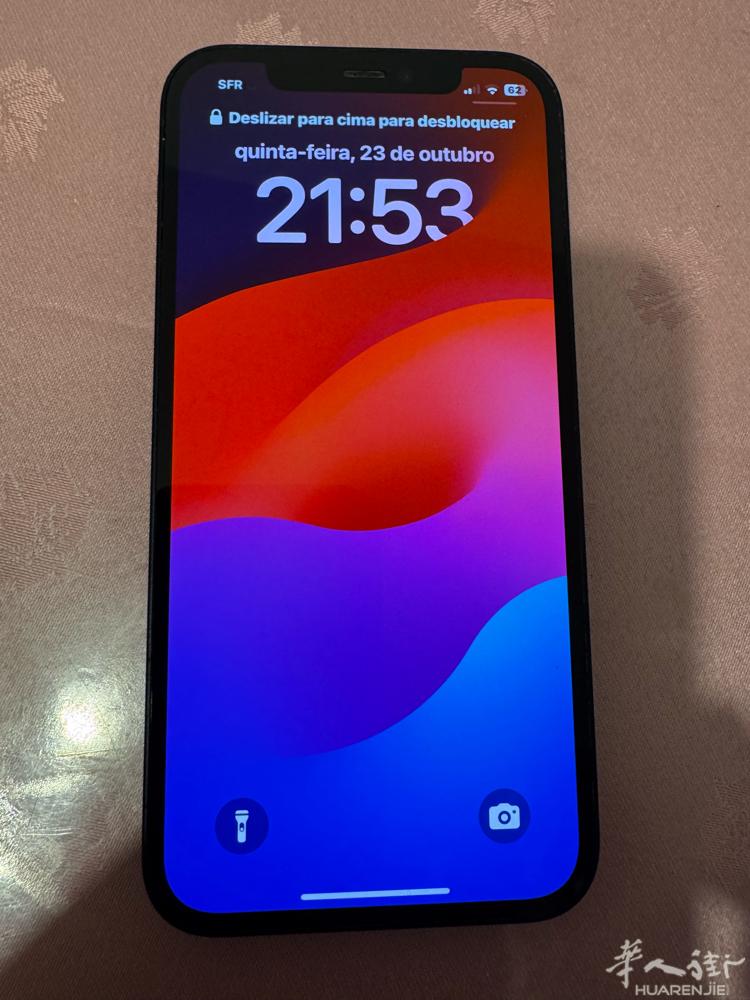 出售一台iPhone12 128G，黑色， 99新，无任何毛病，价格330欧