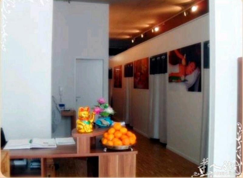 出售卡尔斯鲁厄按摩店 本店共有 7 张按摩床：3 个单人房间和 2 个双人房间。