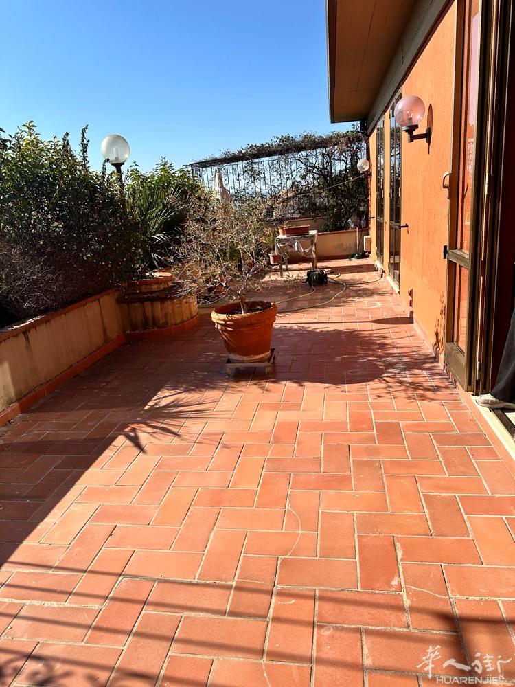 prato santa lucia （esselunga) 附近， 大型套房出售