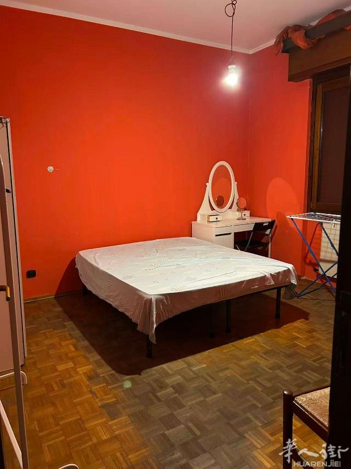 米兰边（monza）别墅（房间出租）。 地址：Viale Sicilia,  户