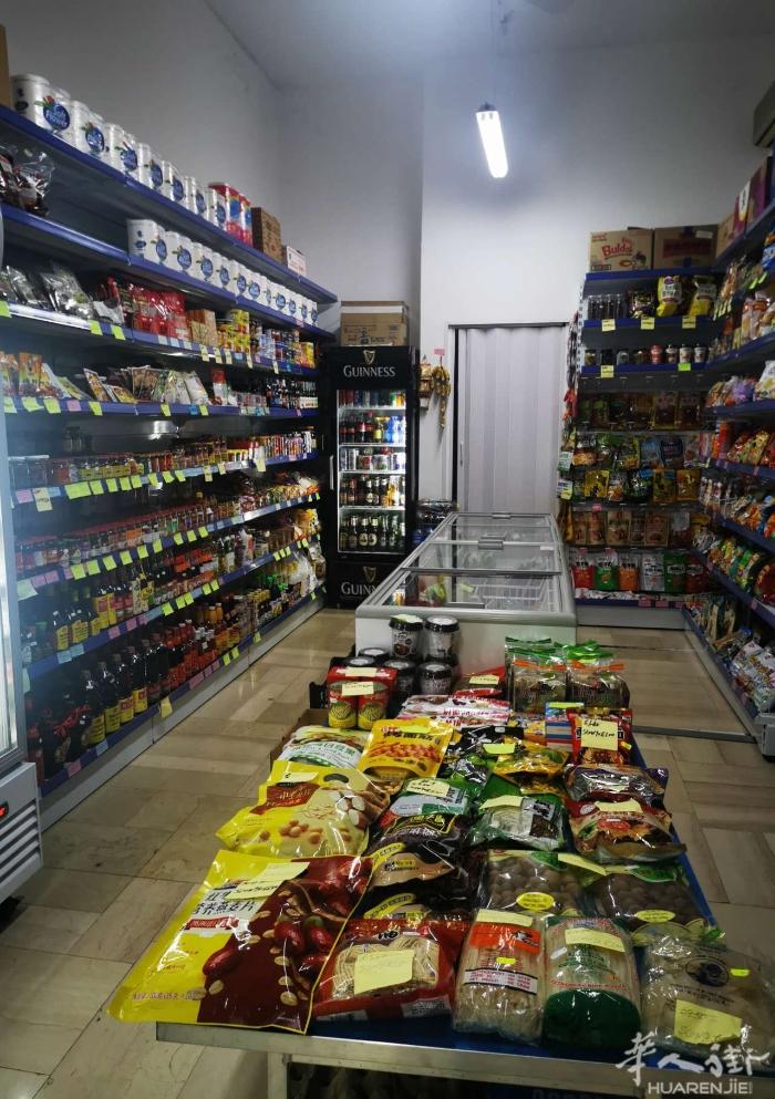 食品店不想开了 所有东西都在处理中 需要的过来看看 买点很合算的哦