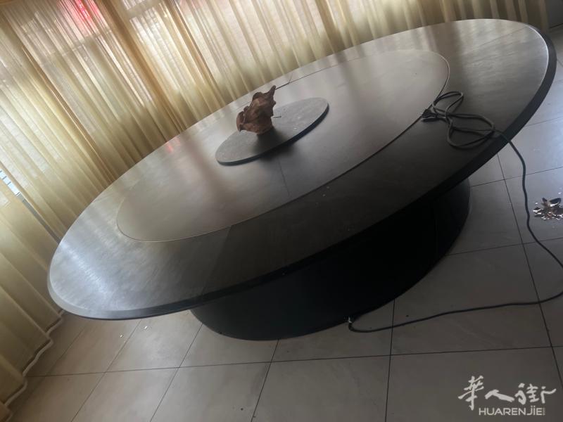 全自动旋转大桌，可容18-20人