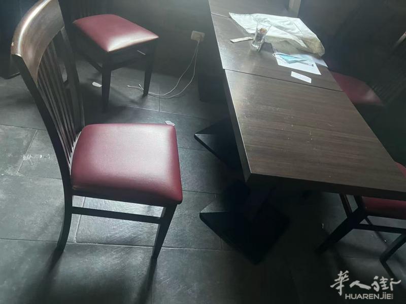 米兰边 出售 60/70 个凳子 桌子  有意者联系3778219181