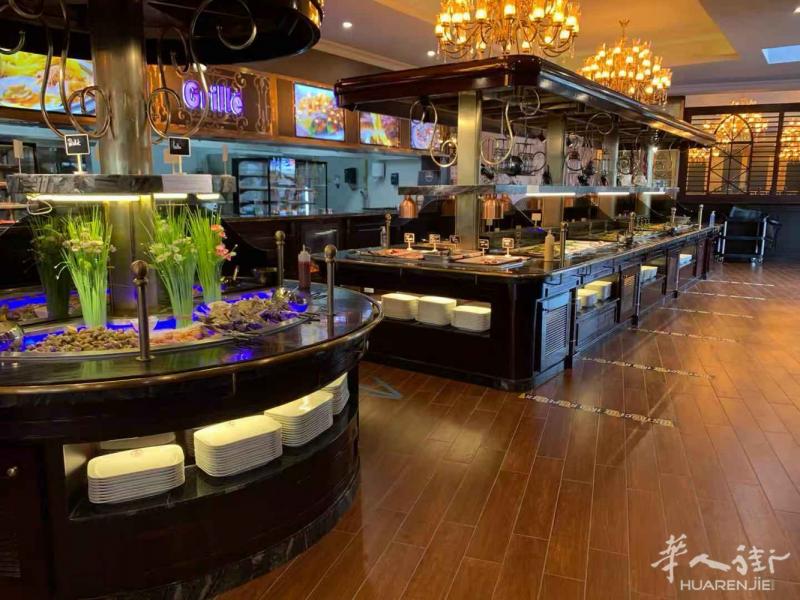 出售4盏欧式大吊灯 挂大厅中央位置 非常漂亮 还有4只助餐台 每台1 2米左右