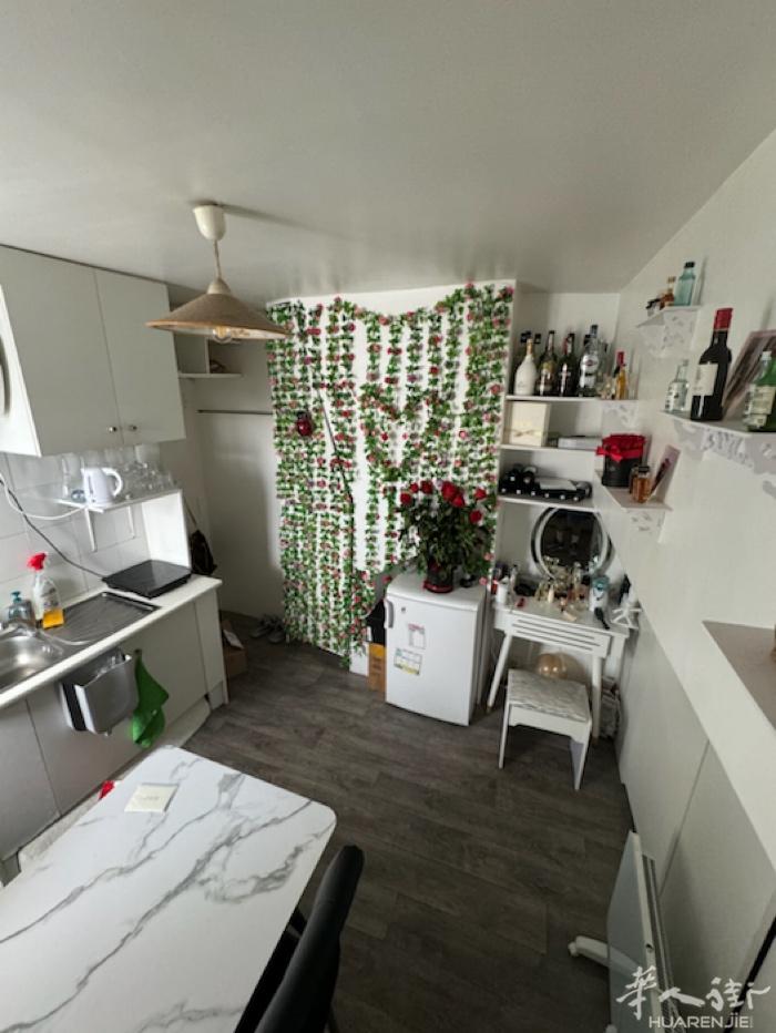 小巴黎有房出租.夫妻或姐妹.6楼.没有电梯..地址是10 rue tiqueto