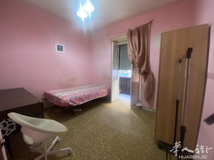 罗马colli地铁口有房间出租 带私人阳台 限女生 有意联系3295373017