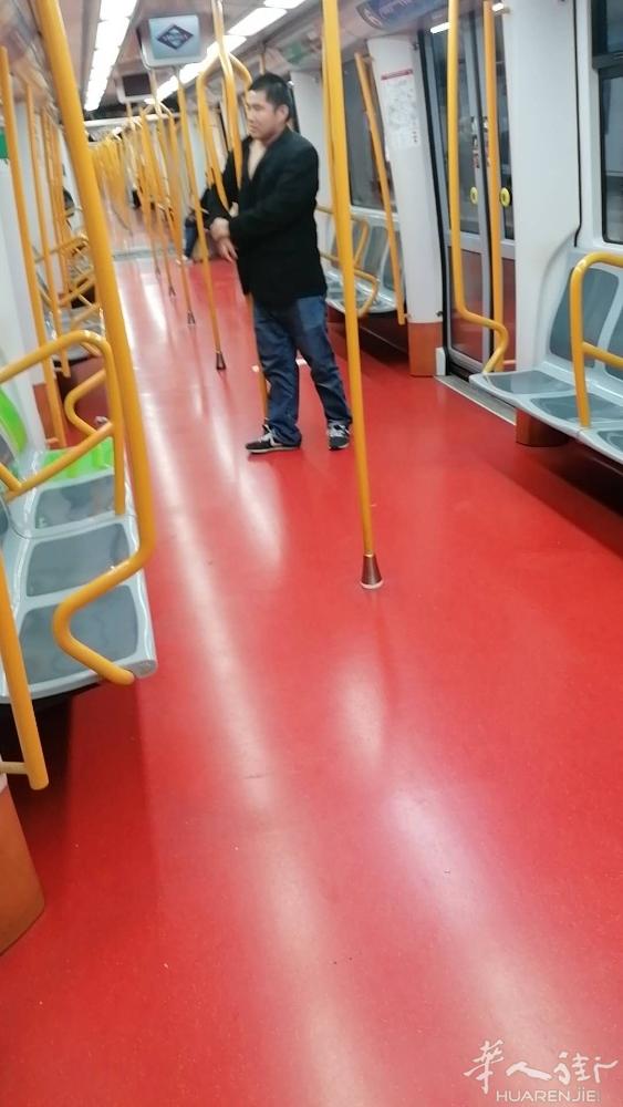 各位租房房住注意此人为湖北荆州人，疑似此人患有精神病症状，现已闯进一住家伤人，伤