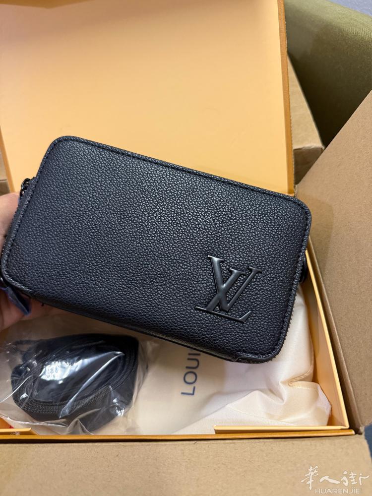 LV 男士包包！顶级一比一A货 ！图中两个100欧元💶 买一送一！超级划算！小