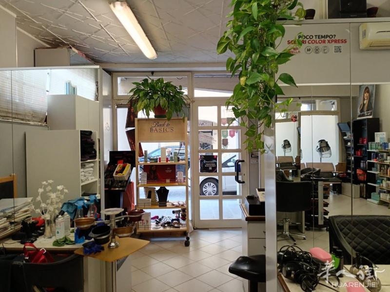 佛罗伦萨 出售理发店  私人电话☎️： +39 320 054 4101