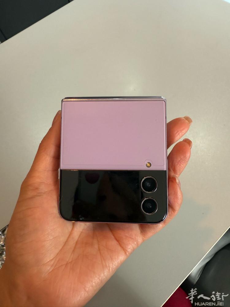 Samsung Galaxy Z Flip4