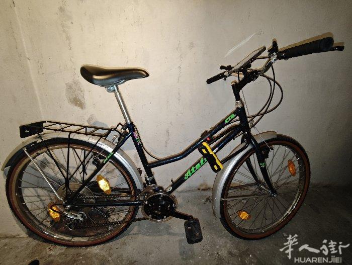 都灵出一个atala自行车110欧，原价300多欧，送U型锁，钢缆锁和手机支架