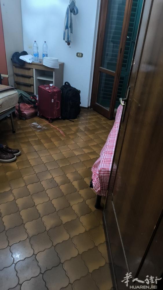 找个搭档一起搭铺大房间