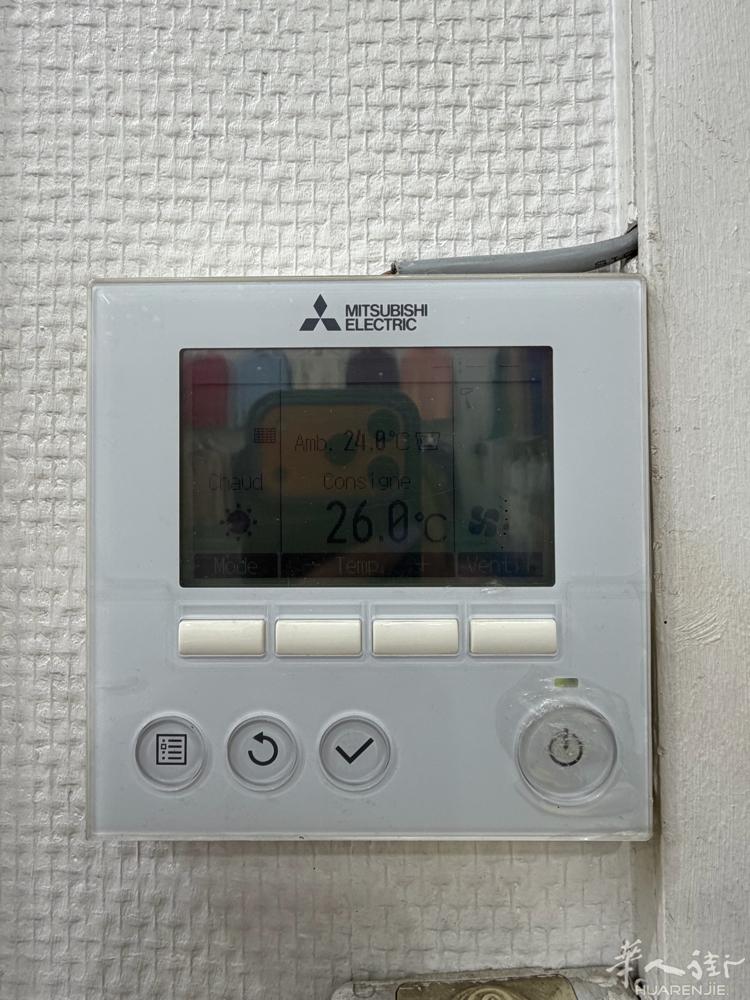 空调，9层新，5000欧买的，现在白菜价。需要自己拆取 意者请电：0618921