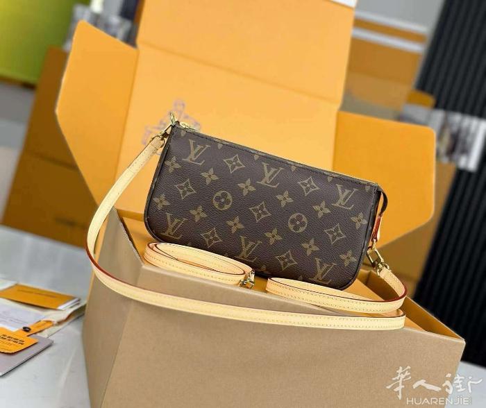 🔥 Lv 麻将包 王牌腋下包 材料：A+级全钢五金，进口高弹面料 包装：全套特
