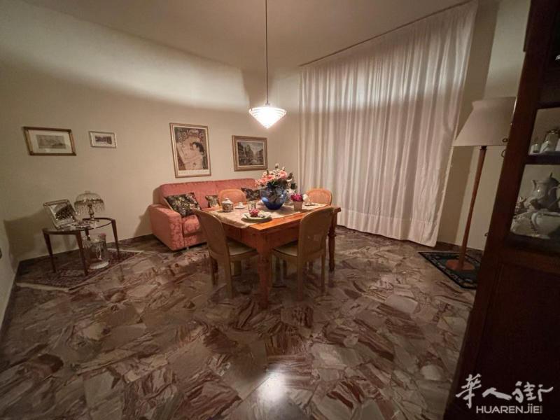 tavola熊猫餐馆旁边 落地房出售 三边空，4房二卫+阁楼➕工厂100平米，协