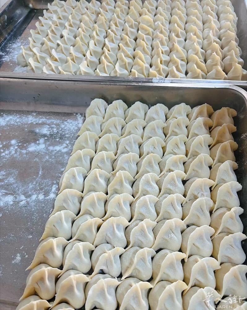 饺子福利来一波 买300个送100个 电话0758107794