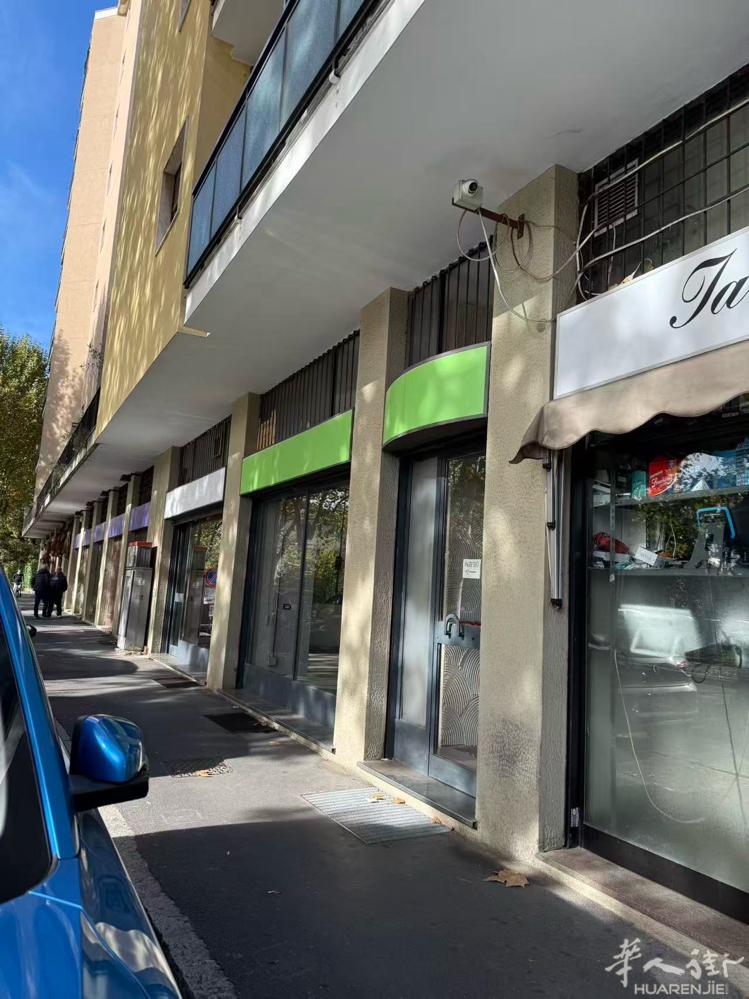 Cinisello Balsamo出租75平店面 三个门面 地址：Via Gra