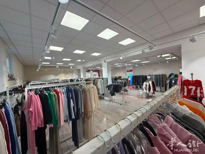 米兰  米兰出售服装店，   私人电话☎️ 3773997666  潮流服装买手