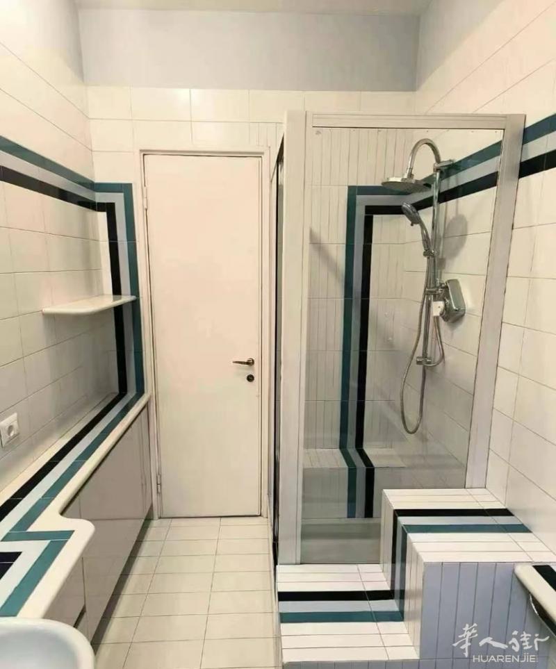 米兰Brenta 大单间 1.8米大床，全屋地毯，提供吸尘器，屋内空调。 租金：