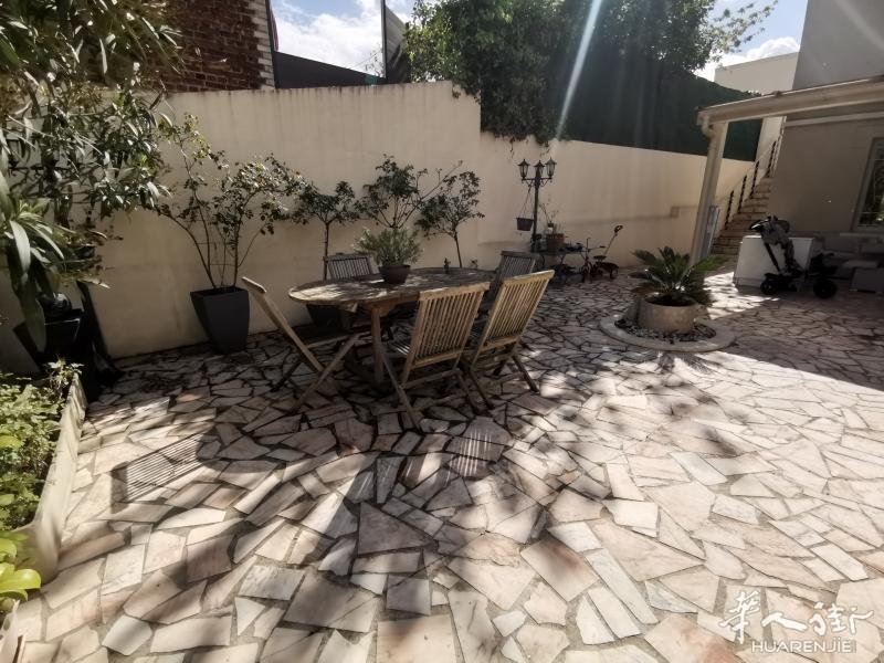 https://att.huarenjie.com/attachment/information/20240504/1714833272323830.jpg