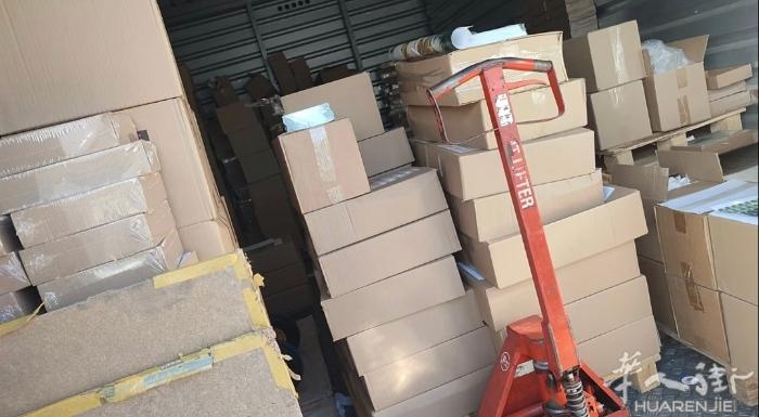 餐馆菜单调价季，我们的印刷机也跟着连轴转📦  一沓沓新菜单、一张张价目贴，全是