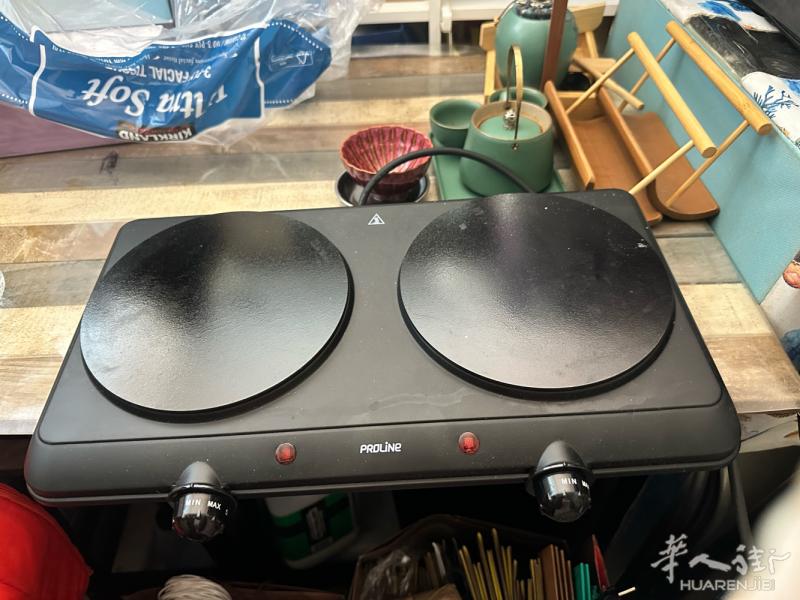 出各种设备与餐具