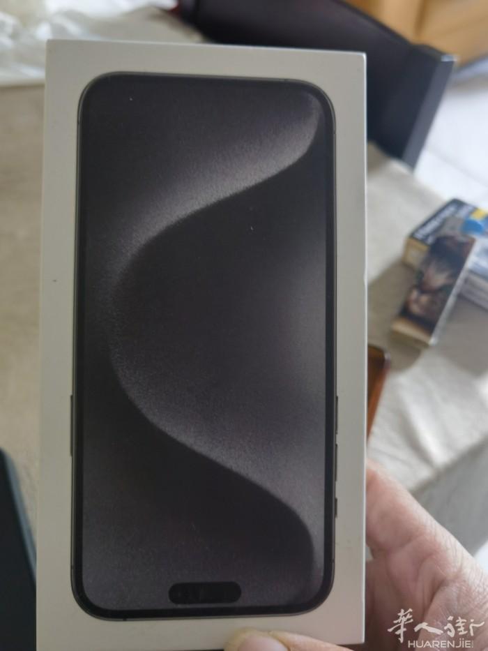 出高仿全新苹果手机黑色15Pro max512G；老外私人那里买的意大利语没有中