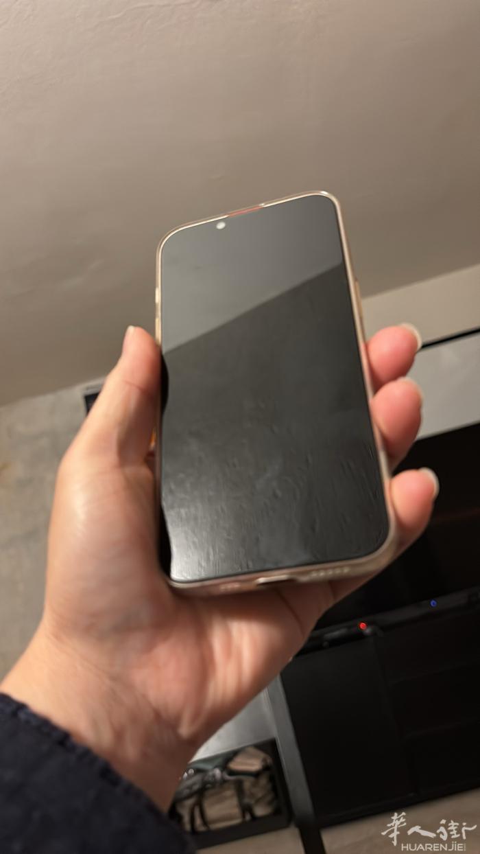 出苹果手机Iphone 13 红色 内存128G  因为买了新的所以要出掉 没有