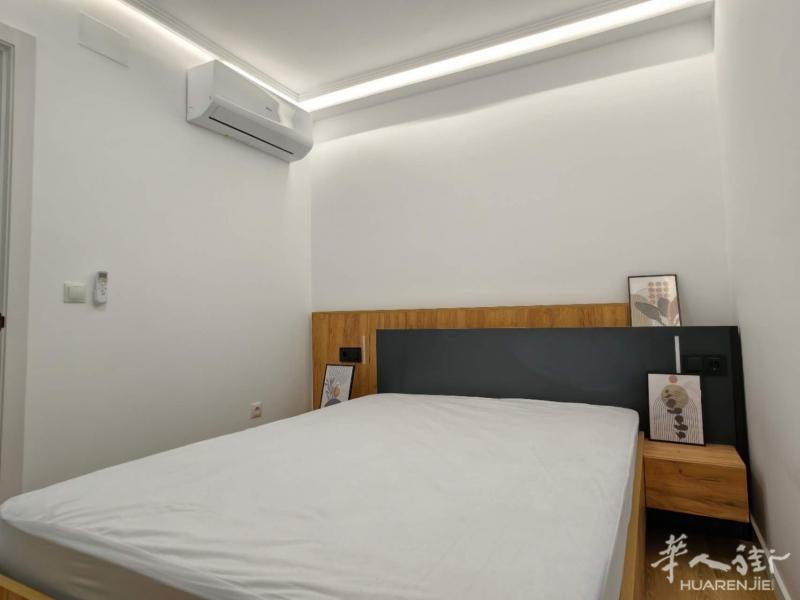 马德里Arganda dey rey 全新装修公寓出租，一室一厅，一卫，房间,厅都带空调,暖气，家居电器齐全
