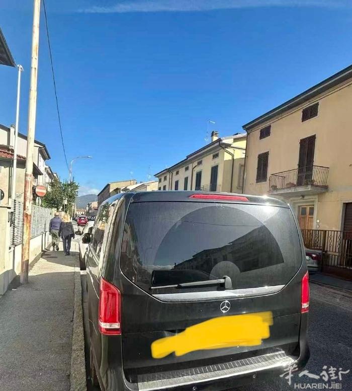 奔驰v250 2016年9坐商务车km280000euro 28000