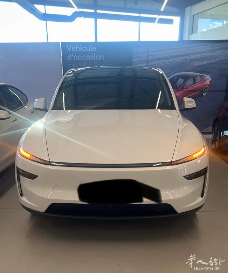 特斯拉 Model Y 接机送机服务. 干净、安静、 商务 ·