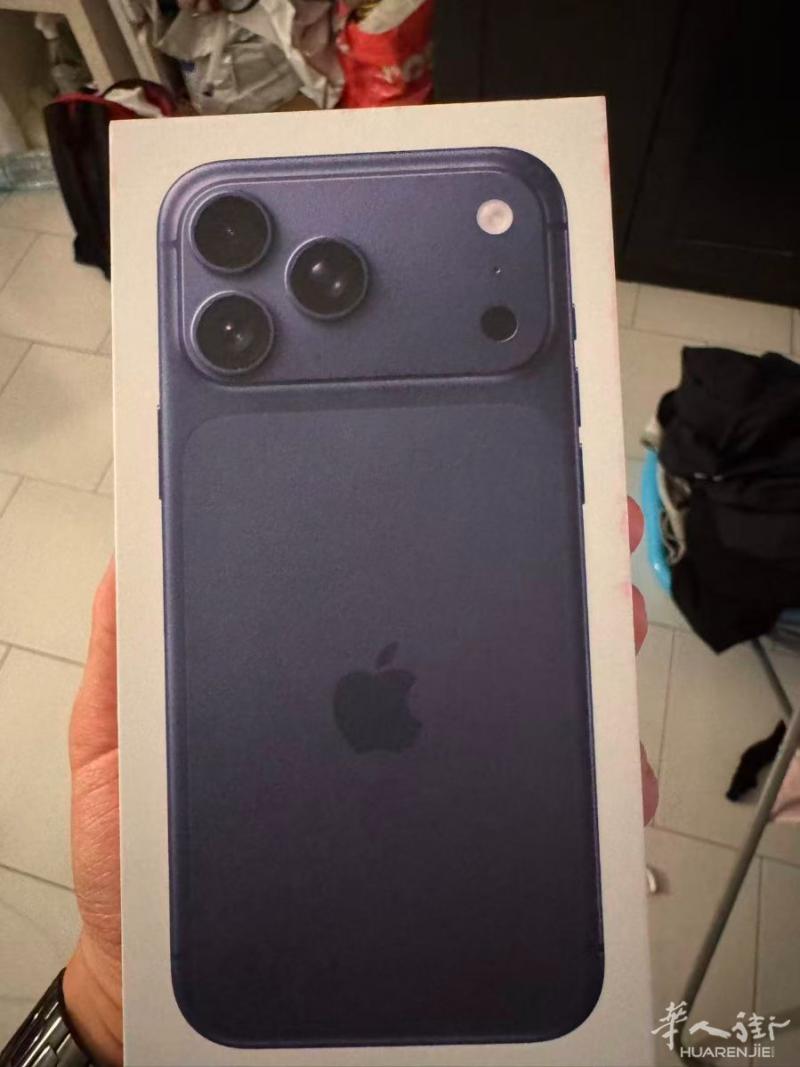 刚买了一台iPhone17 pro max 256G不想要了，还未开封，1350低价出售