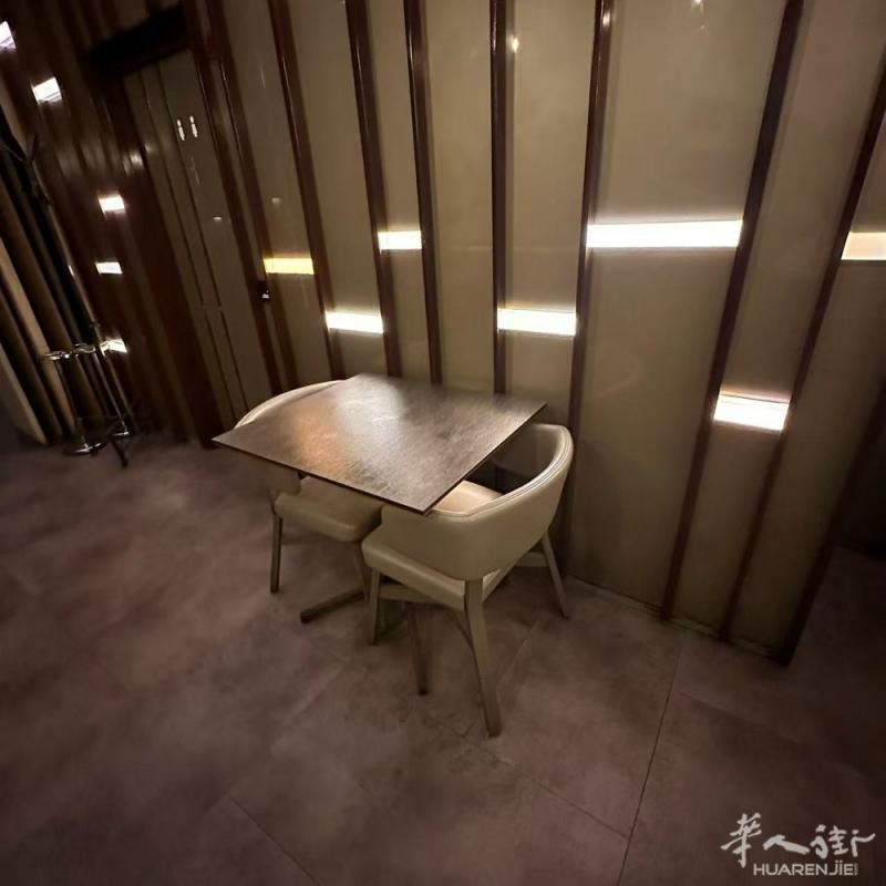 低价出桌面跟桌脚 桌面70x80 联系电话 3381060086
