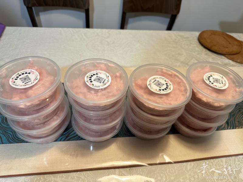 晚饭有了，冬天来一碗热热的瘦肉丸很满足，好吃又简单。