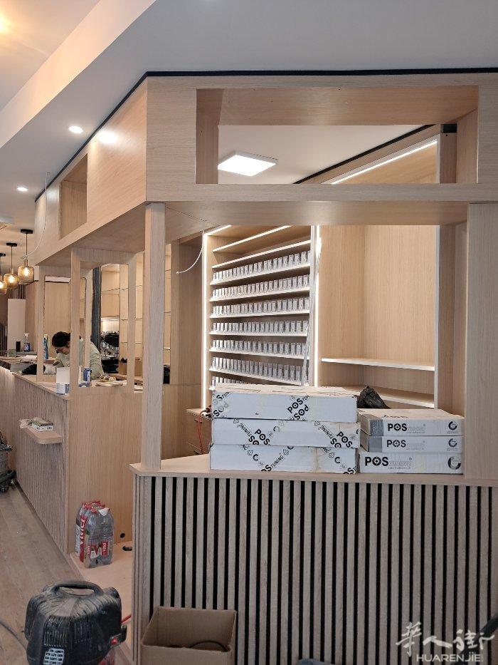 专业木工订制家具现场制做，展台展会，楼梯制做，厨房安装制做，美甲桌吧台制做，可以