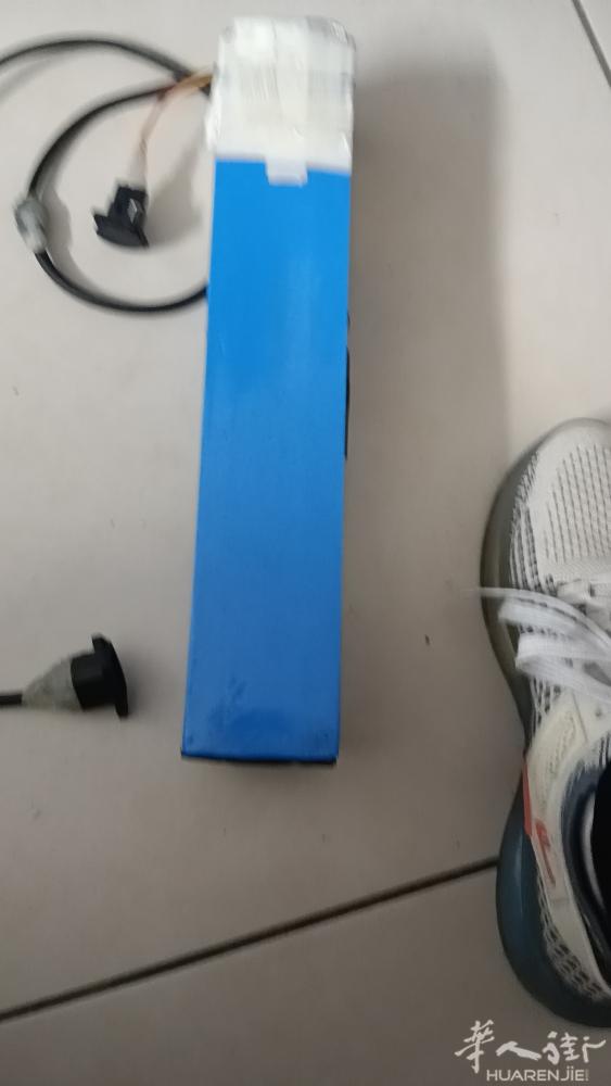 电瓶48付15安，充电器外壳都有，用不到一年。