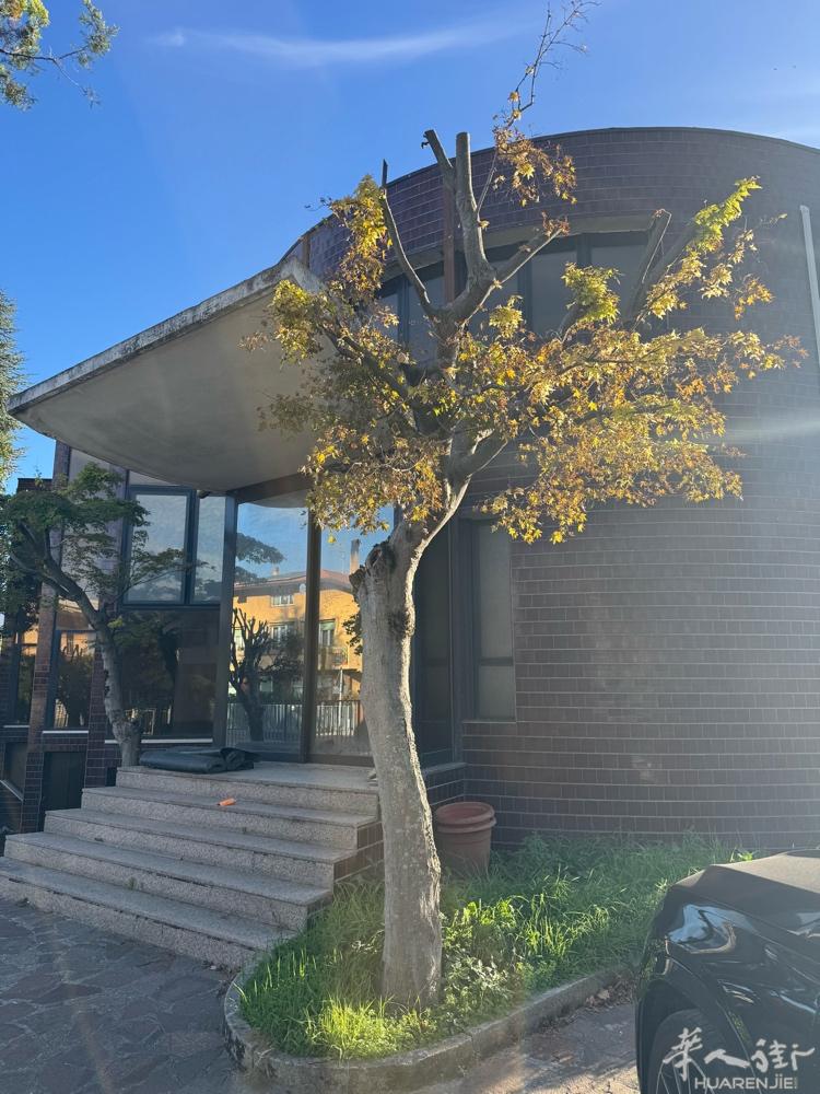 Rimini 前衣服鞋包工厂转让 两套住家 正在全面翻新 可立刻出租！
