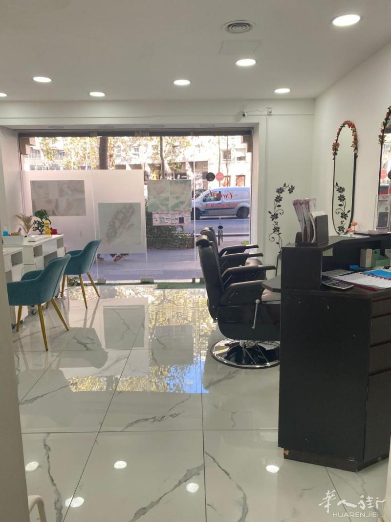 十一区美容美甲转让，65平米店面加90平米的四居室