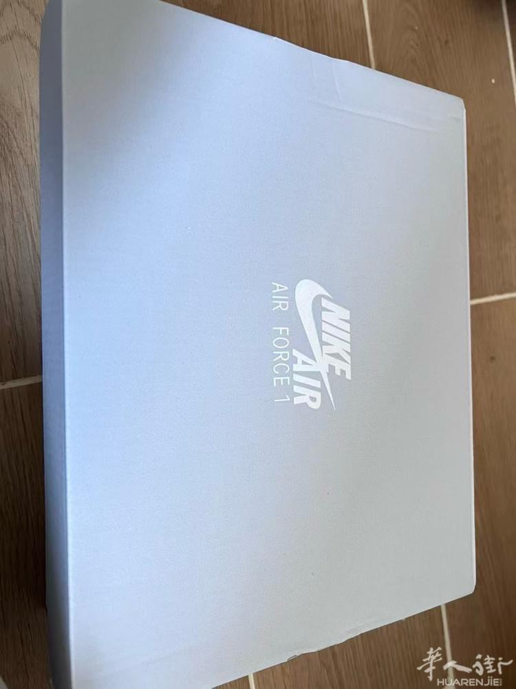 出一双air force 1 全新没穿过的. 尺码36. 5 原价119现在10