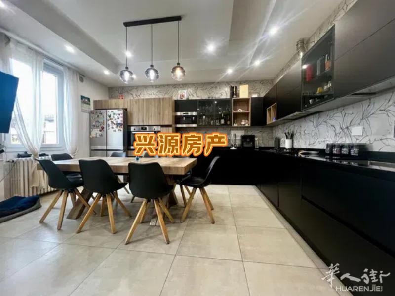 Prato在San paolo近中国街小火车站 新装修落地房出售：  房子内部面
