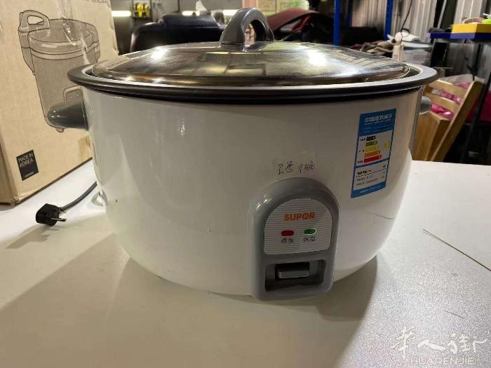 专业/大容量电饭锅 品质高质量很好 全新/二手 1、白色电饭锅 共4个 50€/