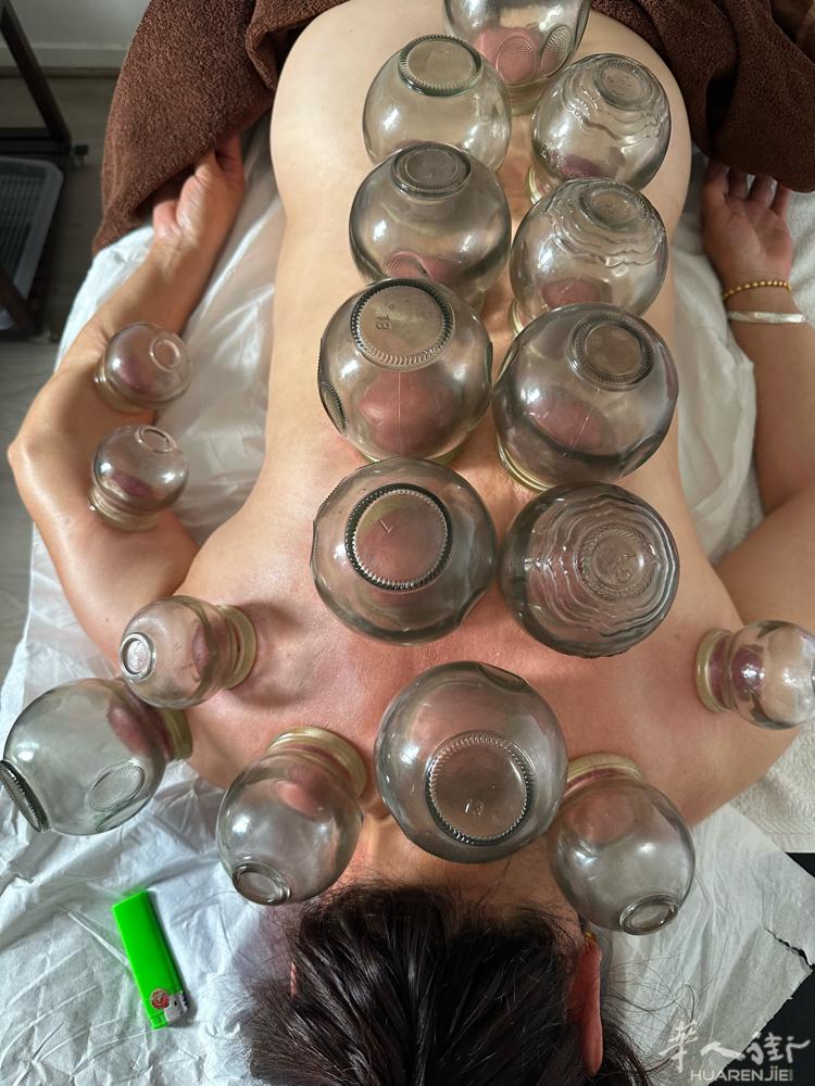 19区，中医25年的临床实践推拿按摩，30欧一个小时，疏通经络精油开背刮痧，拔罐