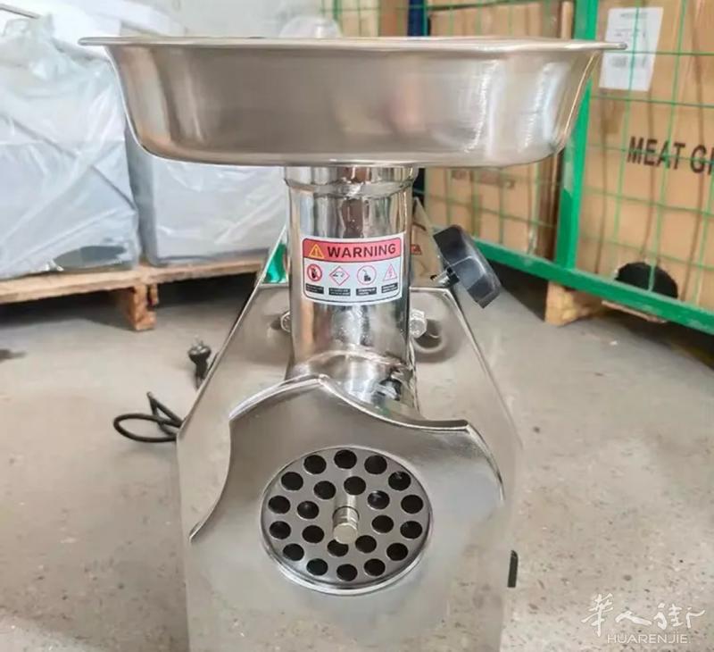 绞肉机 商业用途 220v 电。全新出680  、有需要加微信romadizhu