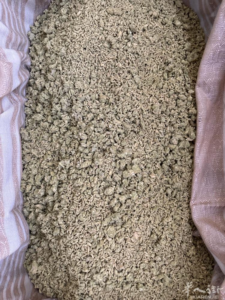 大家好。现在黄衣出售。想做老酒朋友。联系电话谢谢！