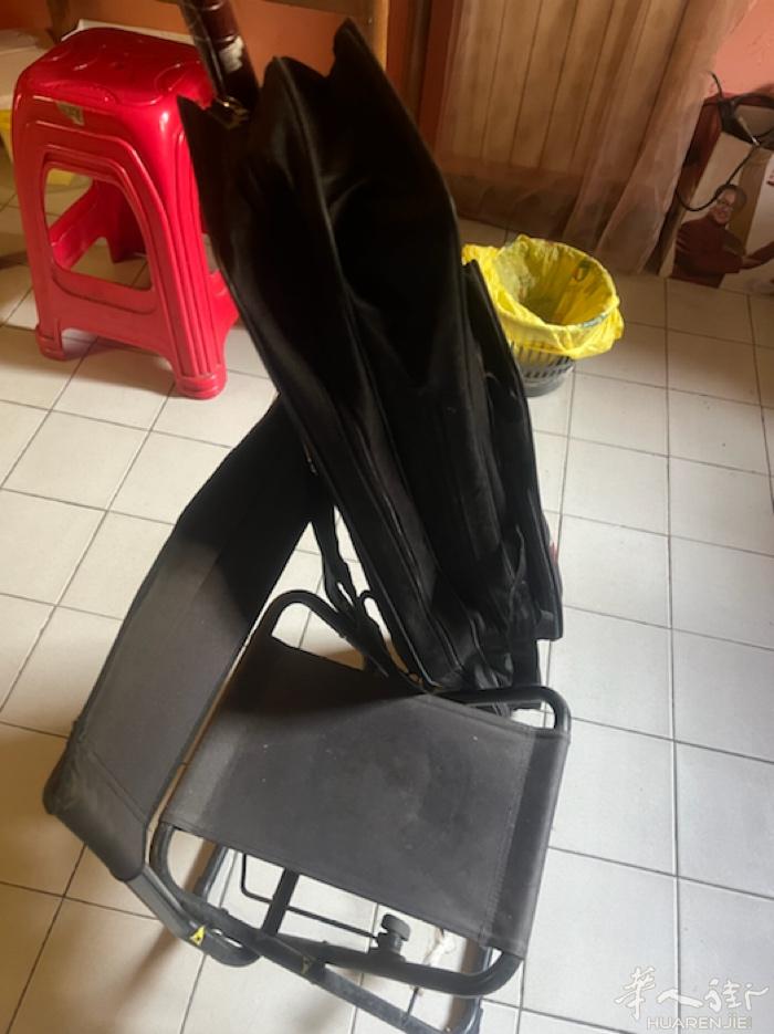 本人3把鱼竿 带椅子💺 40块 打包带走 价格详谈！。3778227456