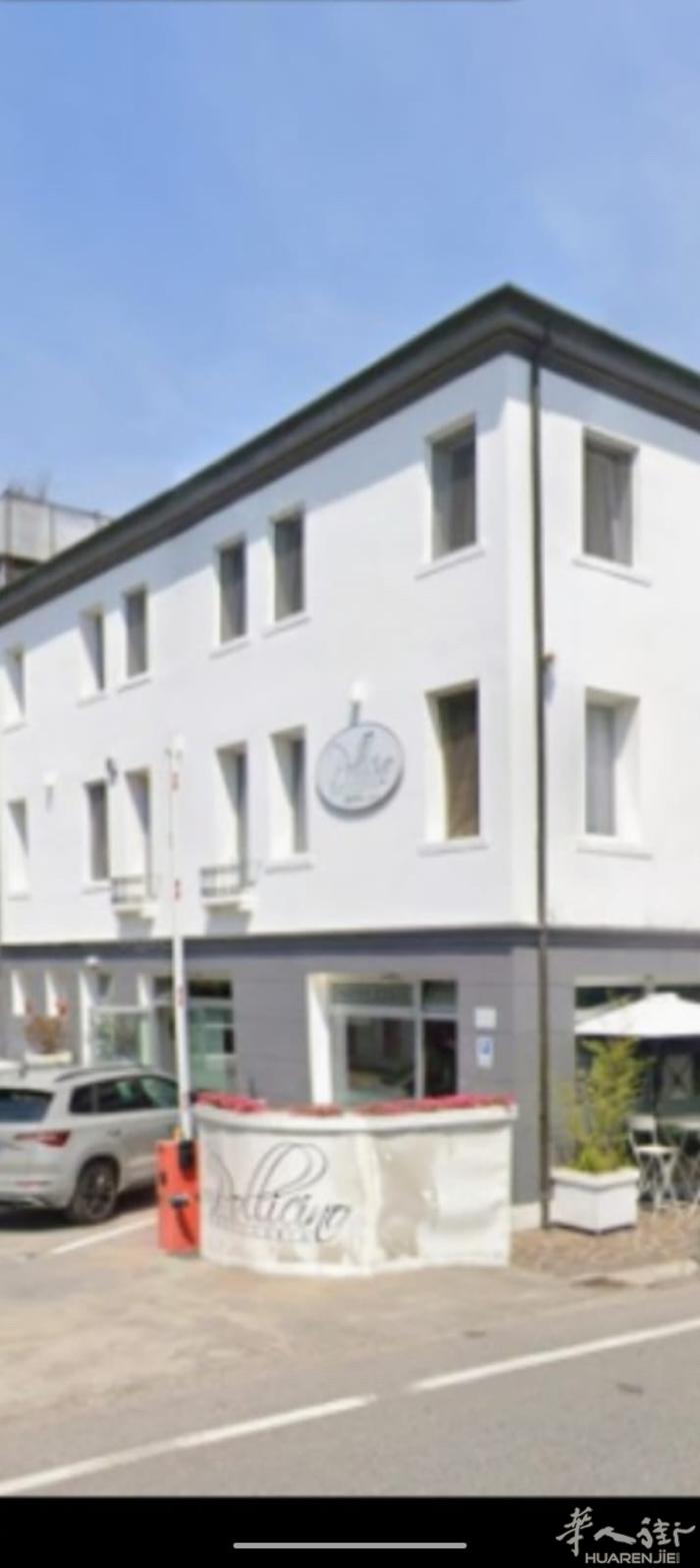 老外酒吧 位于 Treviso 从2009 开业至今 ，生意一直稳定 ，现如今租
