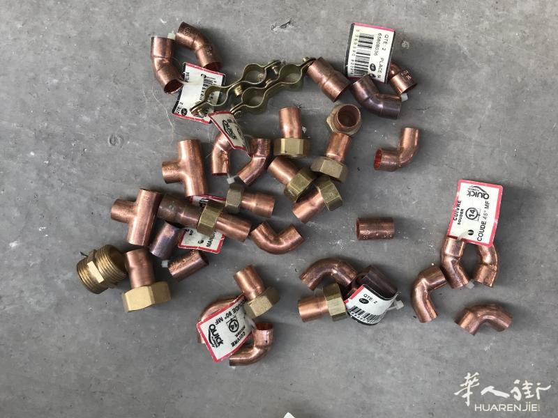 一堆水管接头14号口径 一欧元一个
